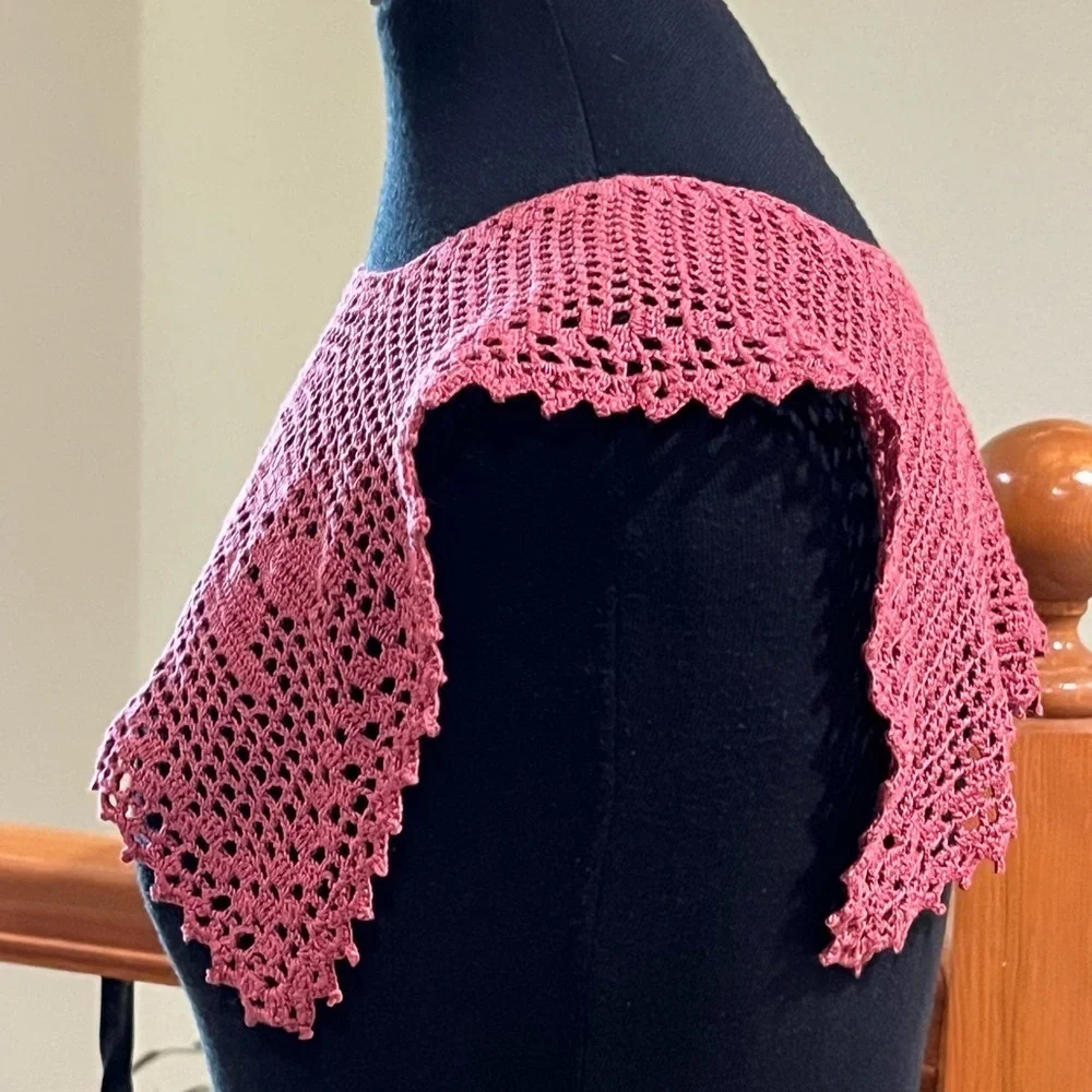 Chic  RICH Pink FLORAL DESIGN Crochet COLLAR HANDMADE SIZE 16x 19”
